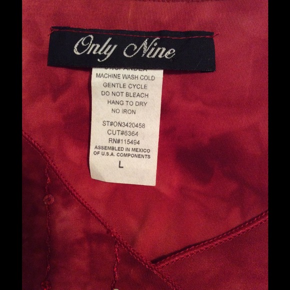 Pretty Red Top - Picture 3 of 3