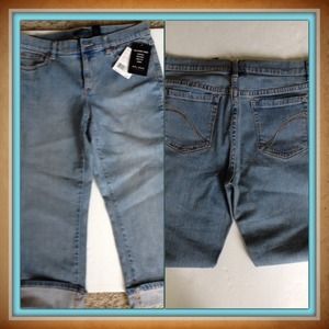 Jean Capris NWT with cuff size 10
