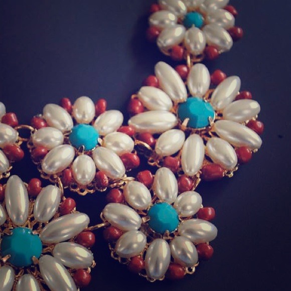 STATEMENT NECKLACE