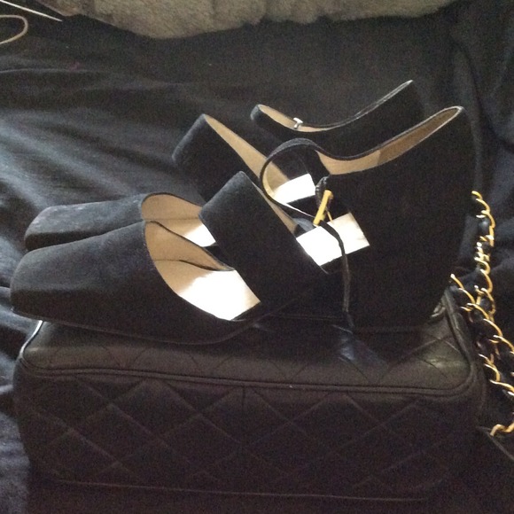 "Authentic" Chanel shoes - Picture 2 of 4