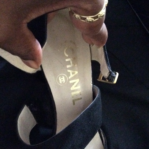 "Authentic" Chanel shoes - Picture 3 of 4