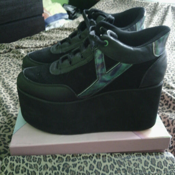 YRU Qozmo Flatform Shoes