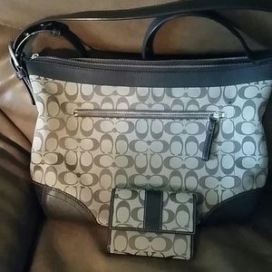 BLOWOUT SALE🌸💜Coach messenger bag & wallet 💜🌸