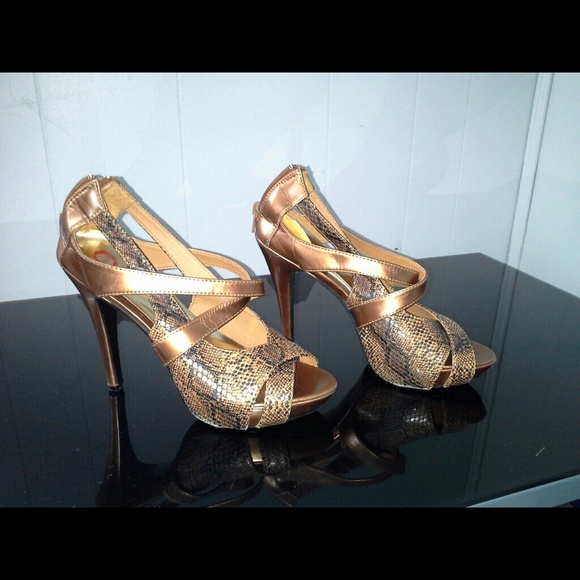 Sexy snakeskin shoes - Picture 2 of 3