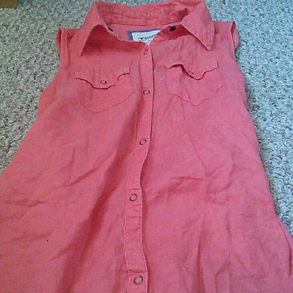 Sleeveless collared shirt - Picture 2 of 3