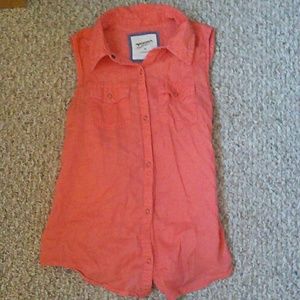 Sleeveless collared shirt