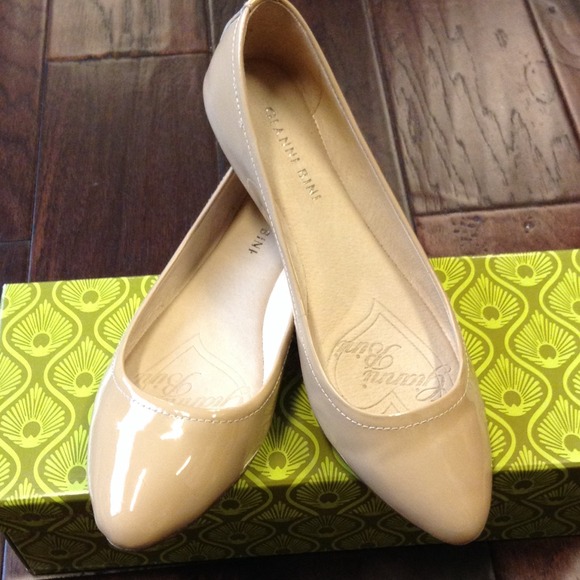 ‼️SOLD‼️Nude patent flats bt Gianni Bini