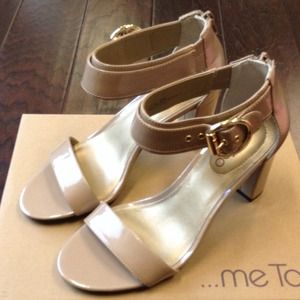 ‼️SOLD‼️Nude patent leather strappy heels.