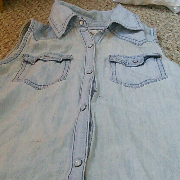 Sleeveless jean collared shirt - Picture 2 of 3
