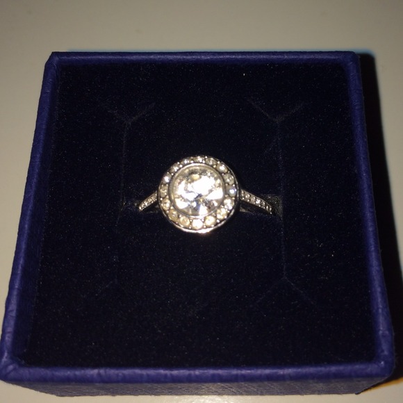 Angelic Swarovski Ring - Picture 3 of 3