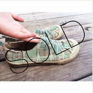 SOLD 🚫Plaid slip ons