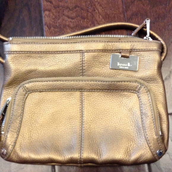 🔴SOLD IN BUNDLE🔴Tignanello crossbody purse.