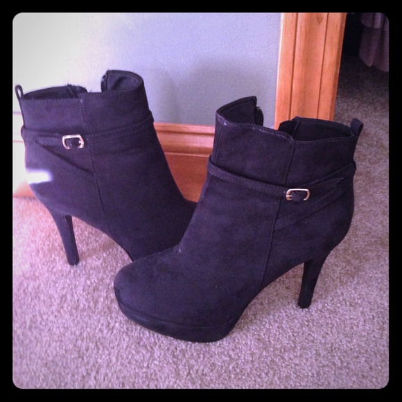 H&M Black suede booties