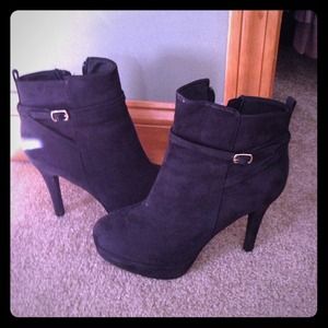 H&M Black suede booties