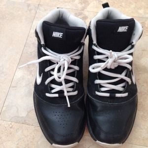 Nike tuning shoes. in good condition.