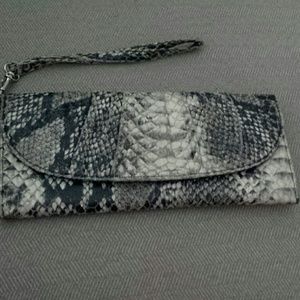 Reptile inspired clutch