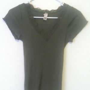 Fitted v neck t shirt