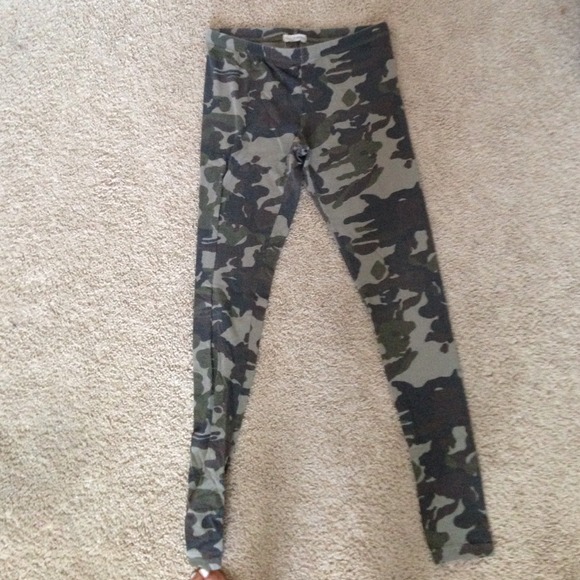camo leggings