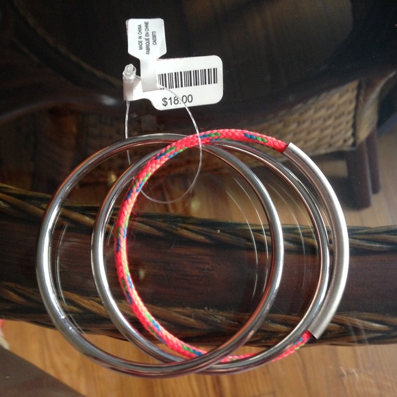 Nostalgic 90's bangle!