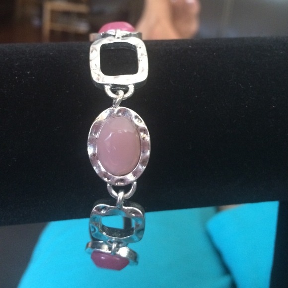 🌺🌺NEW🌺🌺Pink hammered silver bracelet 🌺🌺