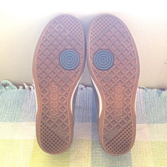 Ecco "Chase" Leather Sneakers (Original $130) - Picture 3 of 4