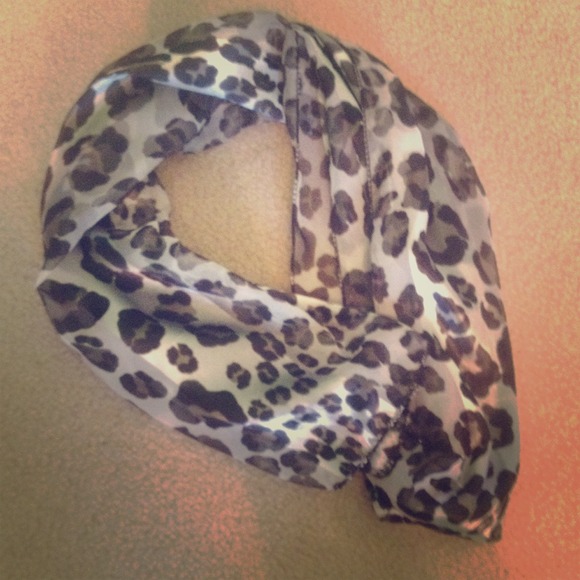 Leopard print scarf - Picture 1 of 1
