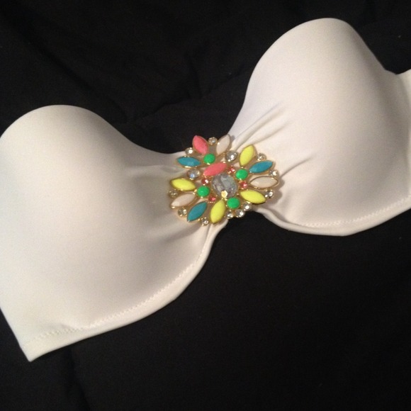 ✋Sold! NWT Victoria's Secret Bandeau Bikini