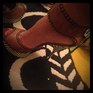 Betsey Johnson pretty and chic heels!!