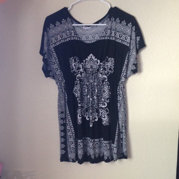 southwestern black and white top☀️