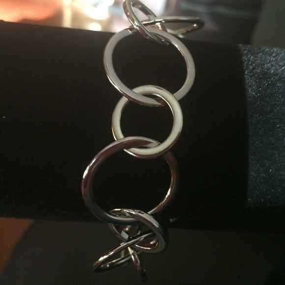 🌺🌺NWOT🌺Silver Ring bracelet🌺