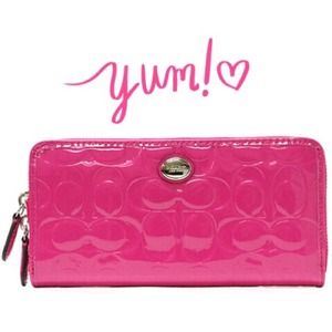 Coach Peyton Embossed 🍓Patent Leather Zip Wallet