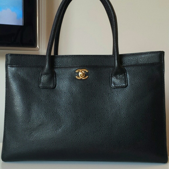 NONE AUTHENTIC Chanel