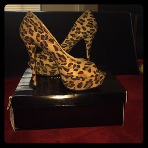 Just Fab leopard print peep toe pumps
