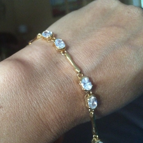 NWOT ✏️✏️Gold Cubic Zirconia Bracelet✏️✏️