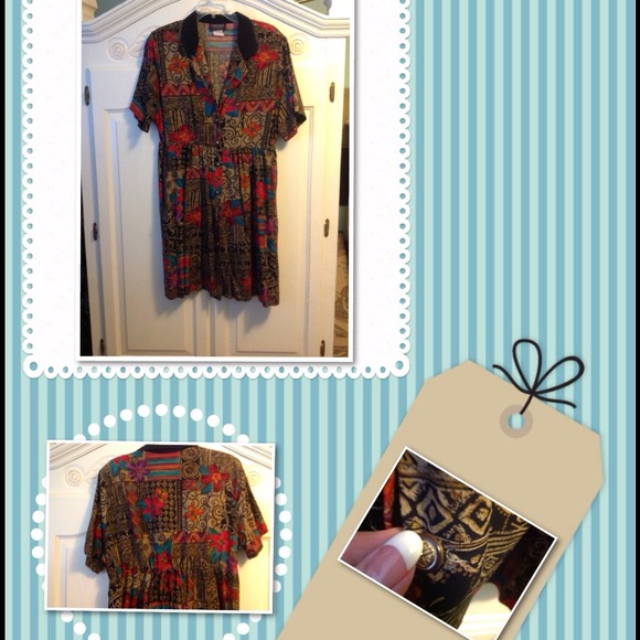 Short sleeved dress w/ hibiscus flowers