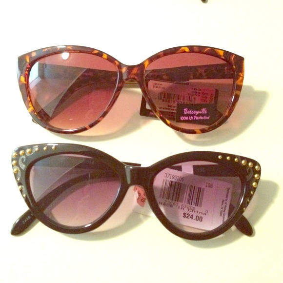 ✖️Sold✖️💎 2 Pairs of Retro Inspired sunglasses 💎 - Picture 1 of 3