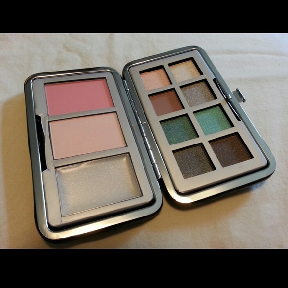 Pop Beauty Goddess Clutch NWOT
