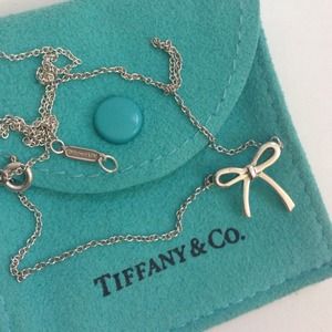 Tiffany Bow necklace + FENDI Credit Card Holder 🎀