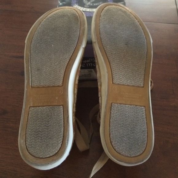 Ellemmeno Lace-up Floral Flats - Picture 3 of 4