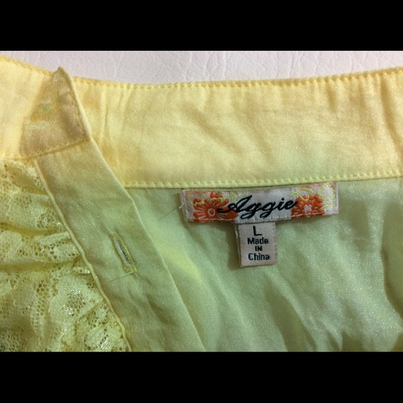 🚫Sold🚫Pre-Loved Aggie Yellow Ruffle Blouse - Picture 4 of 4