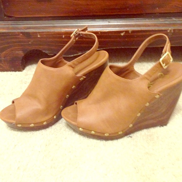 Jessica Simpson platforms