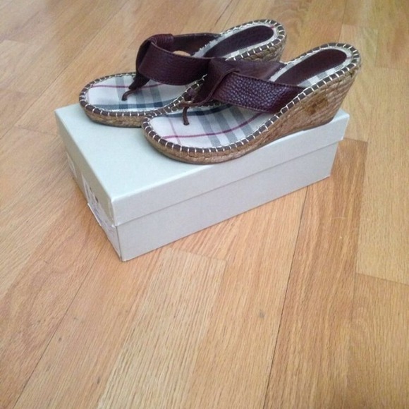 🚫•SOLD• Burberry Shoes