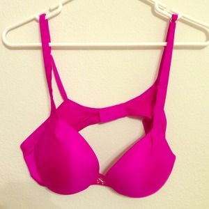Victoria's Secret Incredible plunge bra