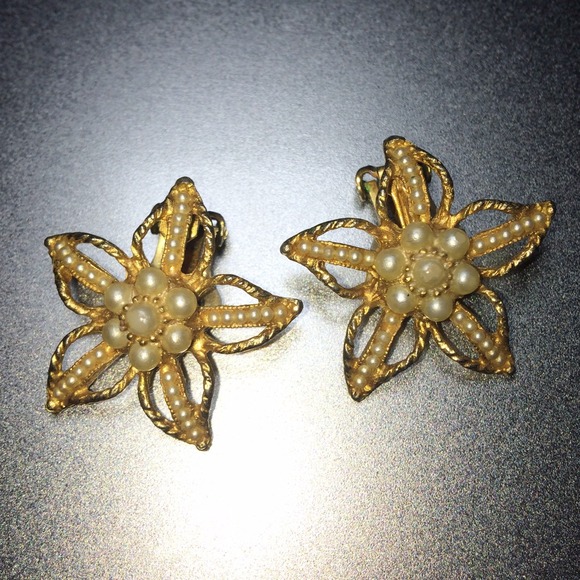 Vintage corocraft pearl star or flower earrings