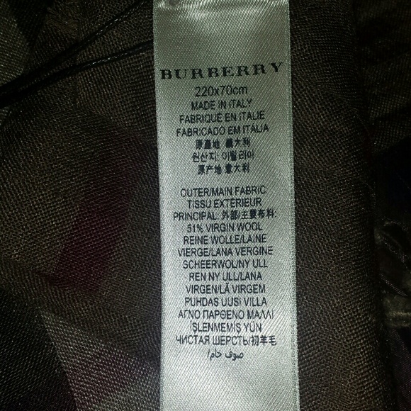 🚨SOLD ON TRADSEY🚨NWT BEAUTIFUL BURBERRY SCARF!! - Picture 3 of 4