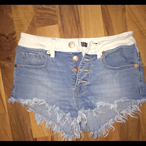 Kendal&Kylie high waisted shorts!