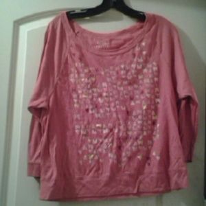 Graphic 3/4 length sleeve. Says " Pretty is