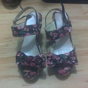 Floral wedges