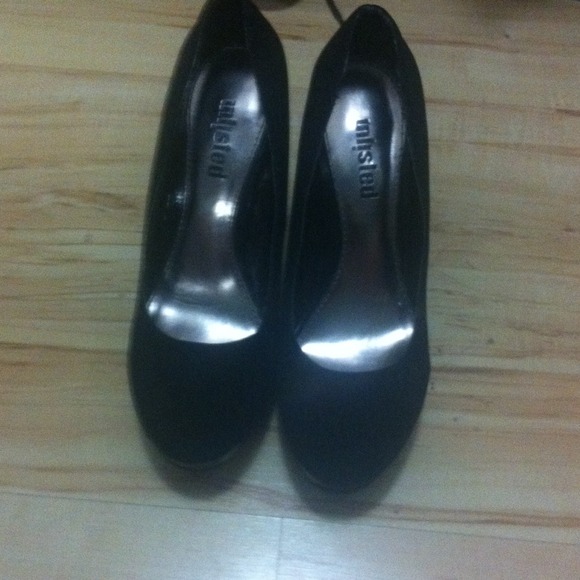 3.5 inches 1 inch platform black go with anything