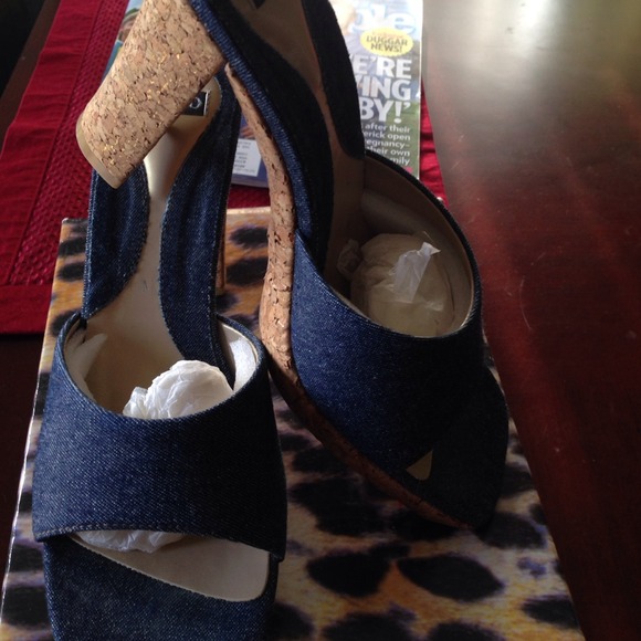 Denim slip on shoes with 3" heel. - Picture 2 of 4